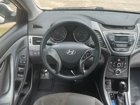 Used 2014 Hyundai Elantra SE FWD image 24