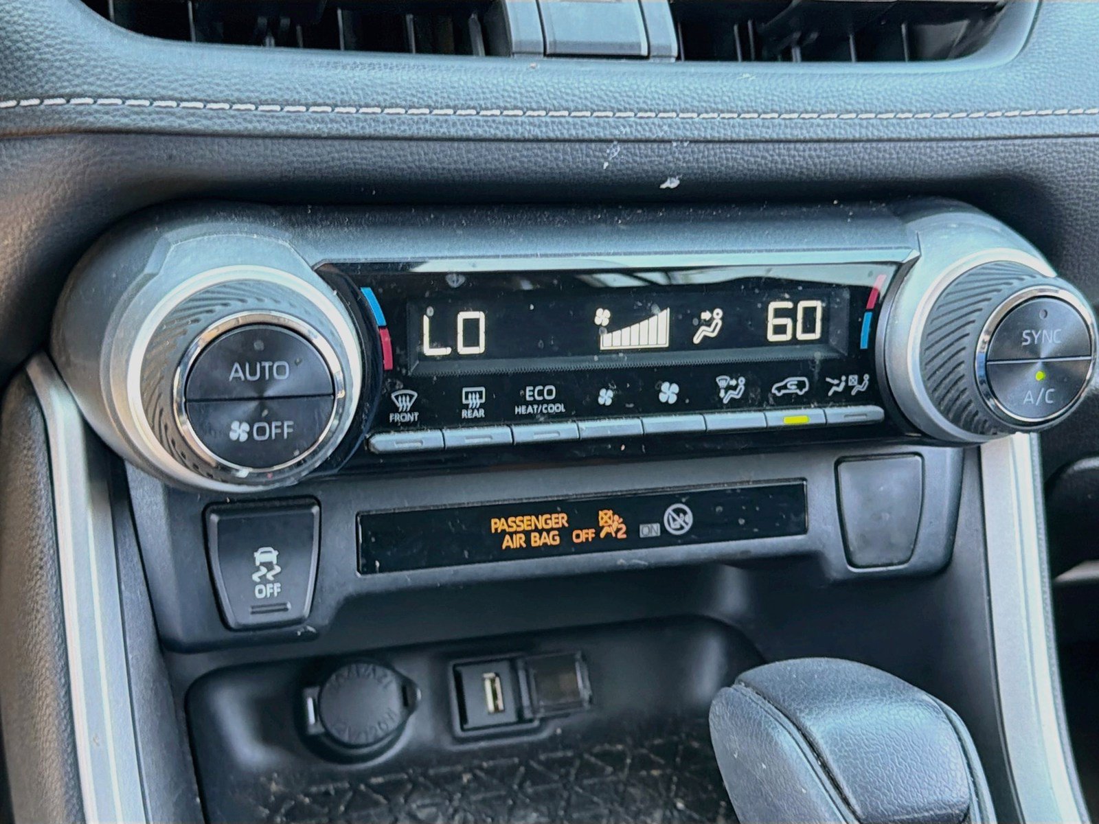 Used 2021 Toyota RAV4 XLE AWD/4WD image 13