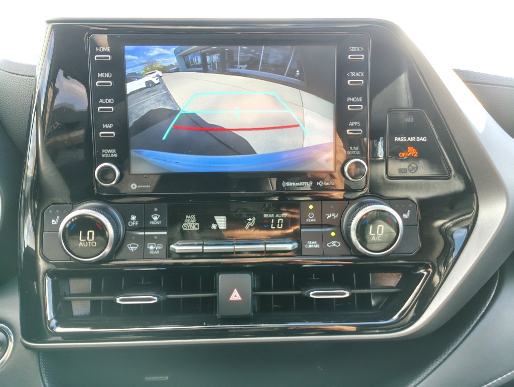 Used 2022 Toyota Highlander XLE AWD/4WD image 30