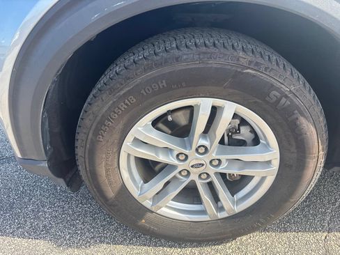 Used 2023 Ford Explorer XLT w/ Equipment Group 202A AWD/4WD image 15