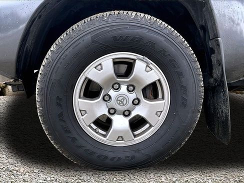 Used 2013 Toyota Tacoma 4x4 Double Cab w/ SR5 Pkg image 9