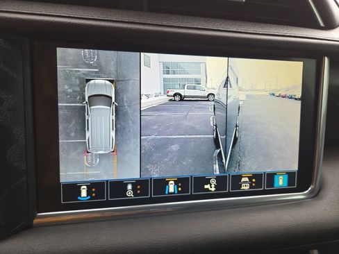 Used 2021 GMC Yukon XL Denali w/ Denali Premium Package image 50