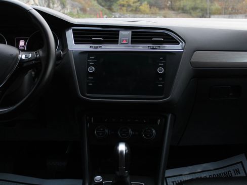 Used 2018 Volkswagen Tiguan SE w/ 3rd Row Seat Package image 22