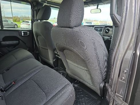 Used 2023 Jeep Gladiator Sport AWD/4WD image 13