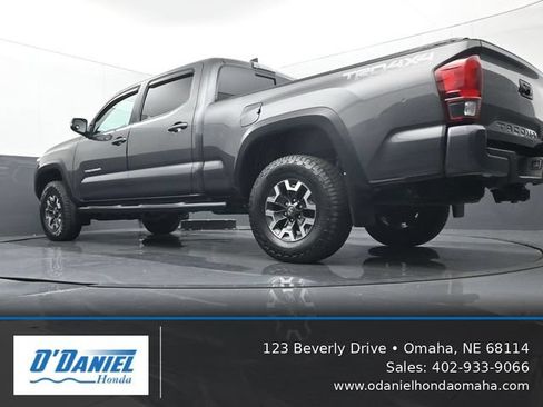 Used 2018 Toyota Tacoma TRD Off-Road w/ Technology Package AWD/4WD image 22