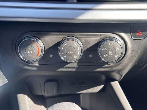 Used 2024 Chevrolet Trax RS w/ Sunroof Package image 27