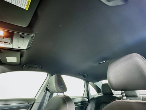 Used 2019 Volkswagen Jetta GLI image 11