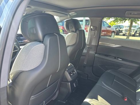 Certified 2025 Cadillac Optiq Sport 1 w/ LPO, Floor Liner Package AWD/4WD image 39