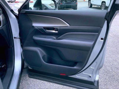 Used 2025 Toyota Grand Highlander FWD image 22