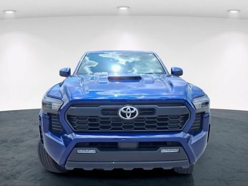 Used 2024 Toyota Tacoma TRD Sport AWD/4WD image 4