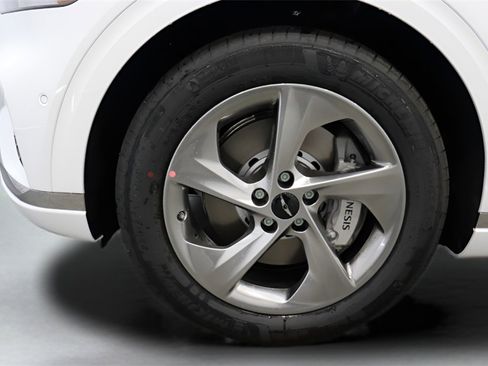 New 2026 Genesis GV70 2.5T Advanced image 3