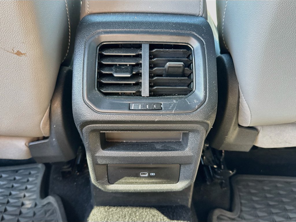 Used 2023 Volkswagen Taos SE w/ Panoramic Sunroof Package FWD image 30