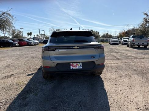 New 2026 Chevrolet Equinox EV LT image 12