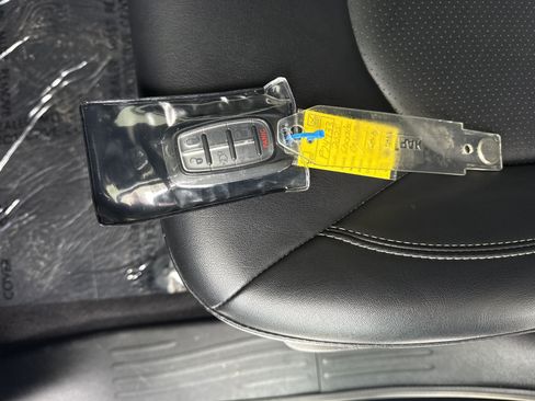 Used 2025 Chrysler Pacifica Select FWD image 34