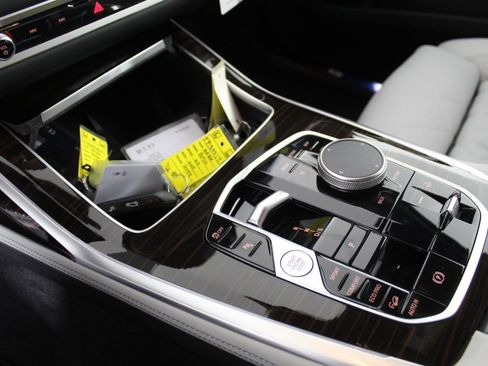 New 2026 BMW X7 xDrive40i w/ Premium Package image 15