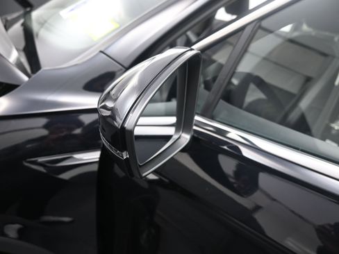 Used 2023 Volkswagen Tiguan SE w/ Panoramic Sunroof Package AWD/4WD image 14