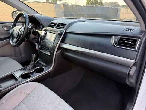 Used 2016 Toyota Camry SE FWD image 19