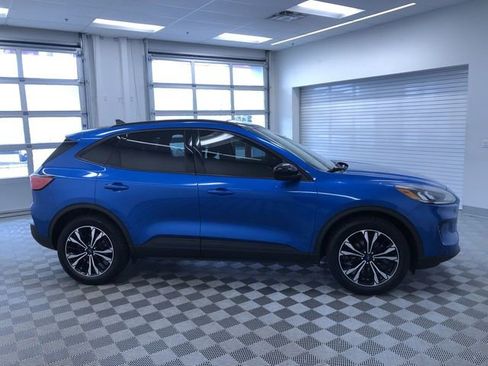 Used 2021 Ford Escape SE w/ SE Sport Appearance Package image 28