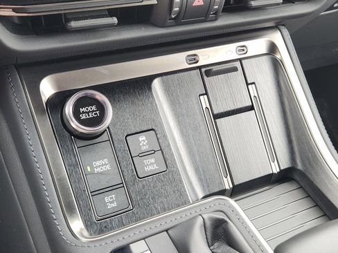 Used 2024 Lexus GX 550 w/ Accessory Package (Z1) AWD/4WD image 27