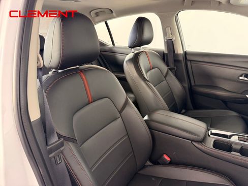 Used 2025 Nissan Sentra SR w/ SR Premium Package FWD image 32