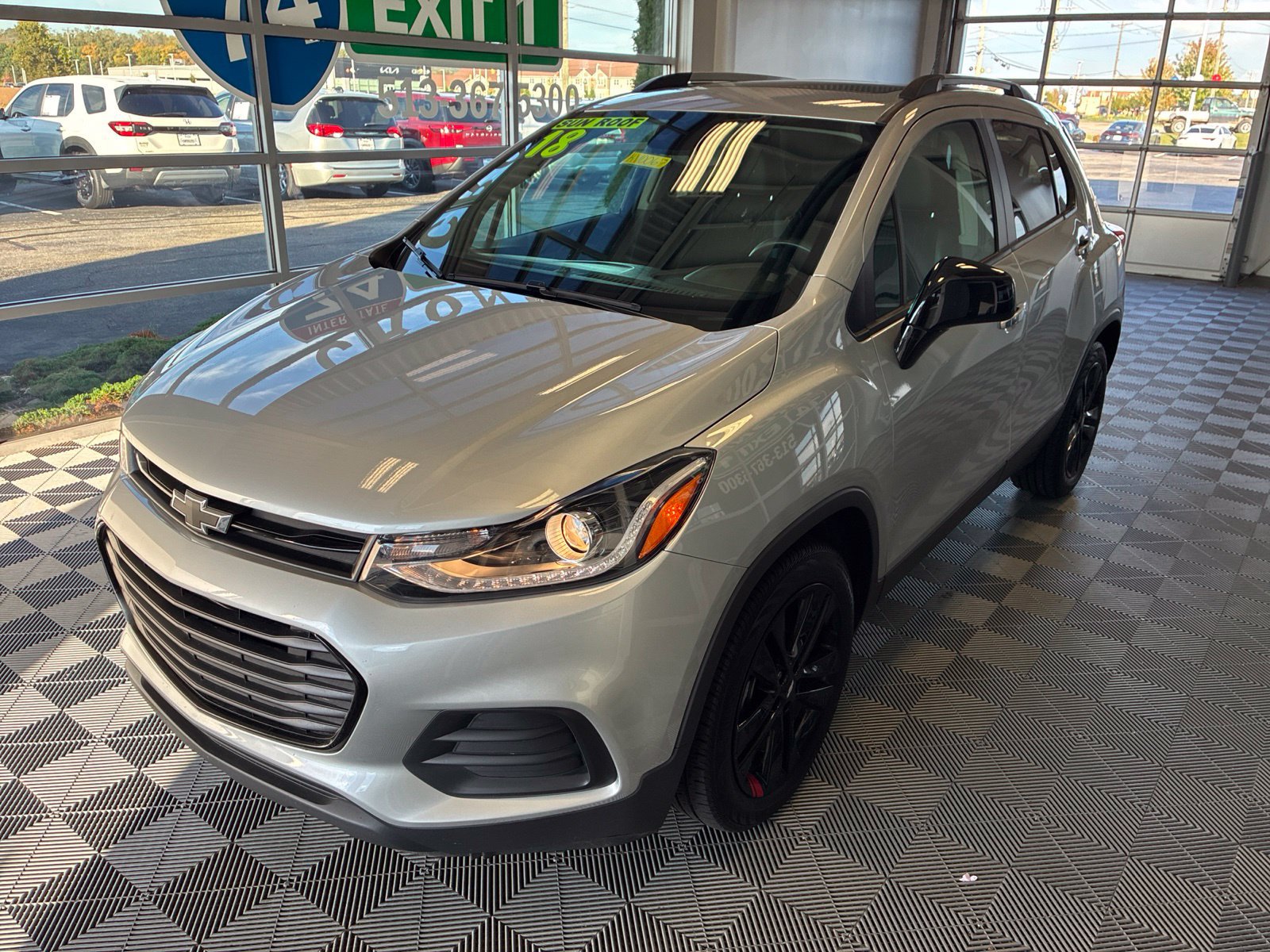 Used 2018 Chevrolet Trax LT w/ Sun & Sound Package FWD image 3