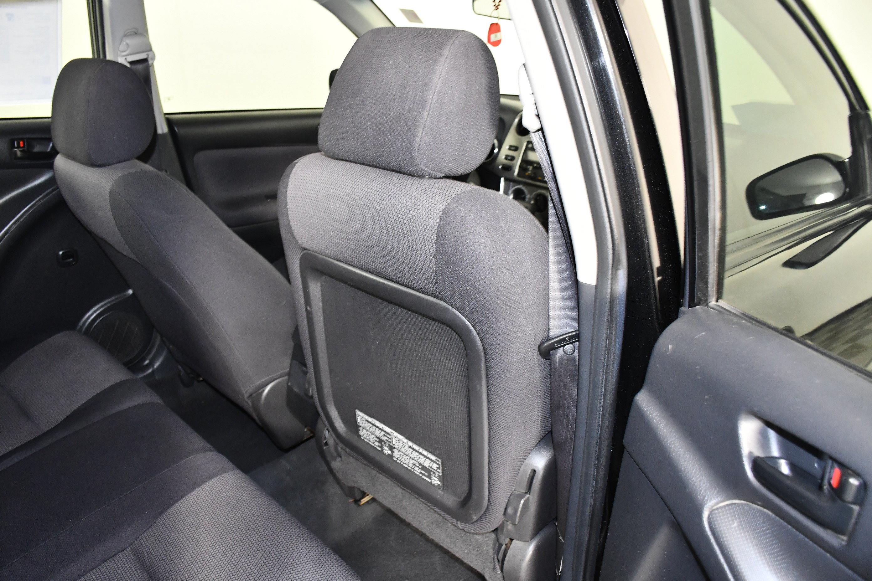 Used 2005 Pontiac Vibe w/ Power Group Value Package FWD image 38