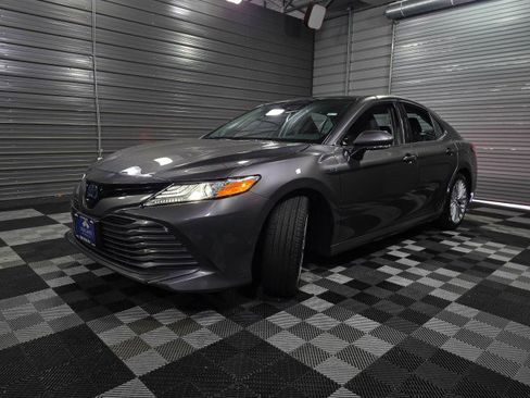 Used 2019 Toyota Camry XLE image 39