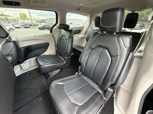 Used 2023 Chrysler Pacifica Touring-L FWD image 26