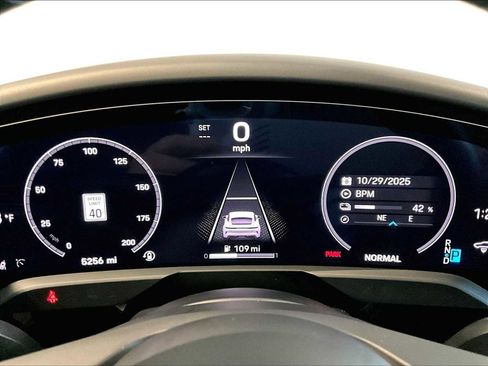 Used 2025 Porsche Taycan image 21