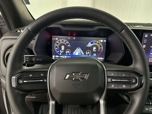 Used 2025 Chevrolet Colorado Trail Boss AWD/4WD image 11