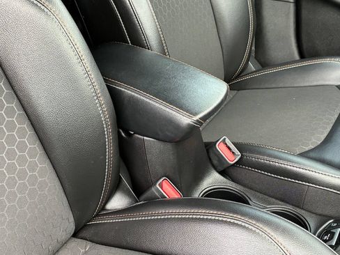Used 2019 Jeep Compass Latitude w/ Cold Weather Group AWD/4WD image 43