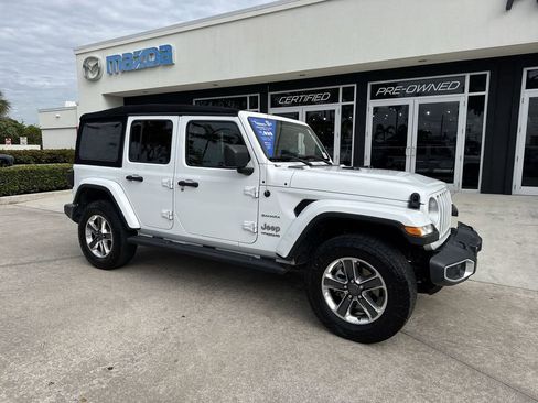 Used 2019 Jeep Wrangler Unlimited Sahara w/ Dual Top Group AWD/4WD image 6