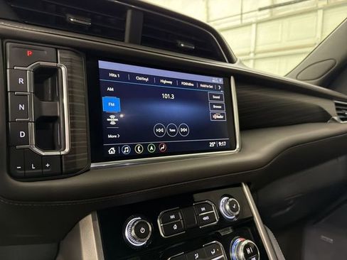 Used 2021 GMC Yukon Denali w/ Denali Premium Package image 28