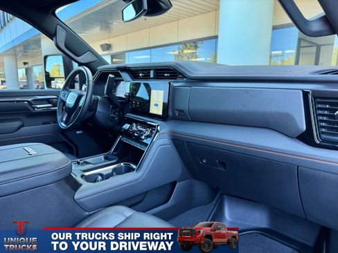 Used 2024 GMC Sierra 2500 AT4 image 29