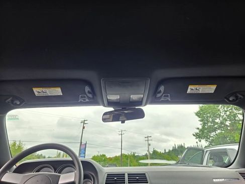 Used 2010 Dodge Challenger SE image 23