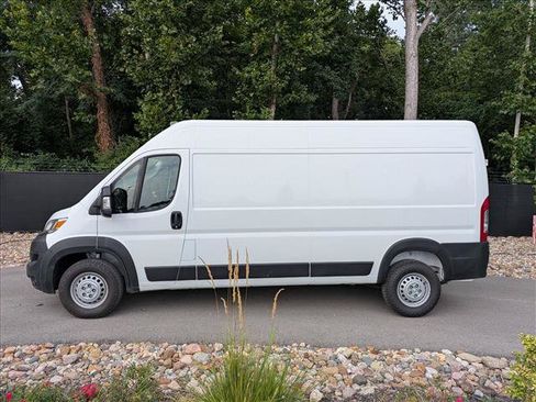 Used 2025 RAM ProMaster 2500 w/ Convenience Group FWD image 2