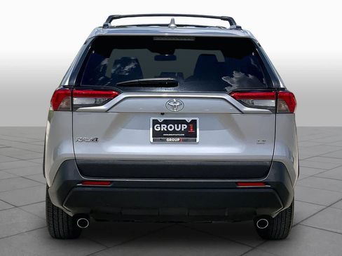 Used 2019 Toyota RAV4 LE FWD image 5