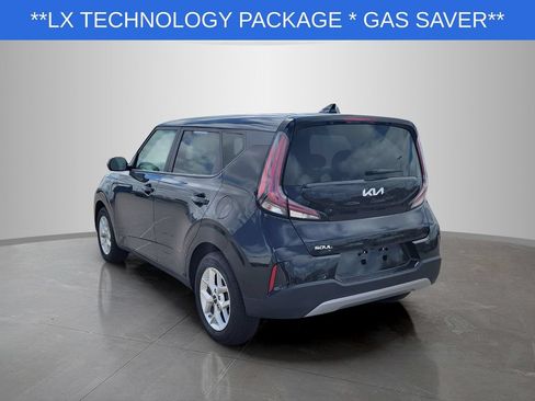 Used 2025 Kia Soul LX w/ LX Technology Package FWD image 4