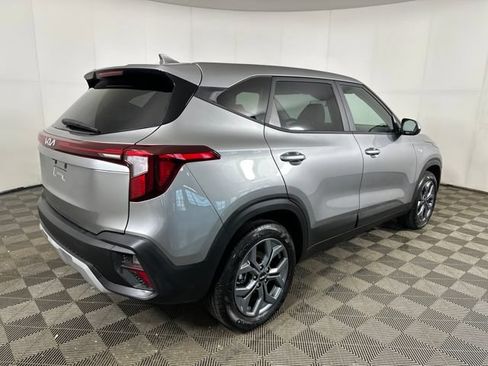 Used 2026 Kia Seltos LX FWD image 3