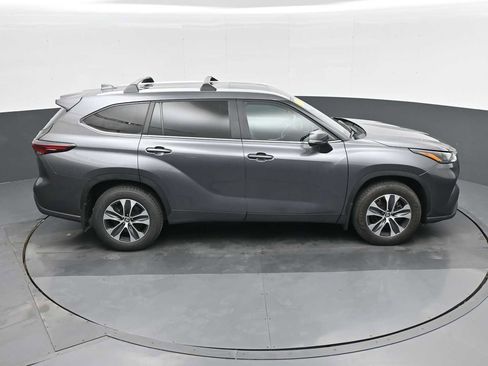Used 2024 Toyota Highlander XLE image 27