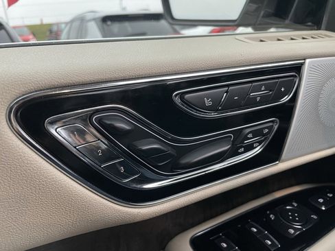 Used 2021 Lincoln Navigator Reserve w/ Luxury Package image 29