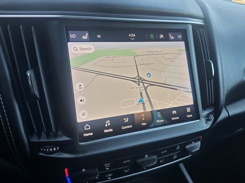 Used 2021 Maserati Levante GranLusso image 40