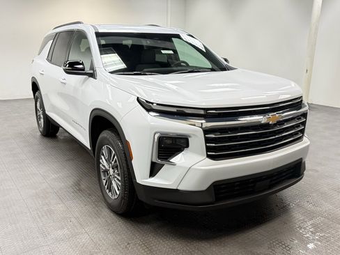 New 2026 Chevrolet Traverse LT w/ LPO, Floor Liner Package image 9