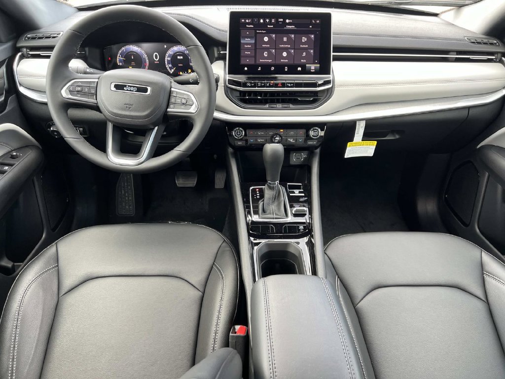 Used 2026 Jeep Compass Limited AWD/4WD image 13