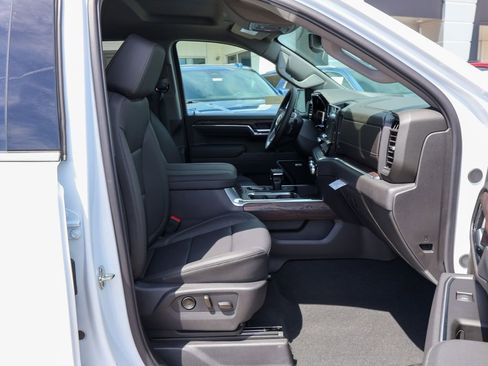 New 2026 GMC Sierra 1500 SLT image 28