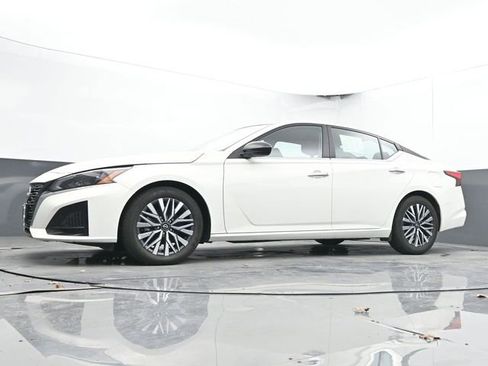 Used 2025 Nissan Altima 2.5 SV image 44