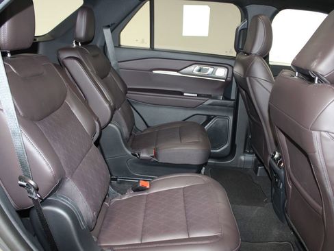 New 2026 Ford Explorer Platinum image 32