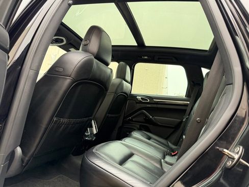 Used 2016 Porsche Cayenne image 21