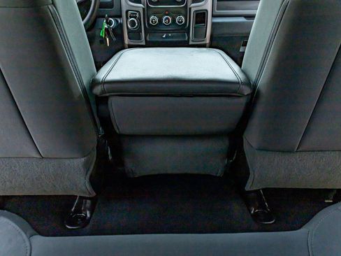 Used 2017 RAM 1500 Express RWD image 29