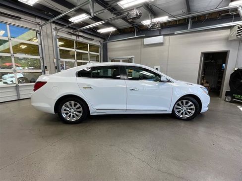 Used 2016 Buick LaCrosse FWD image 6